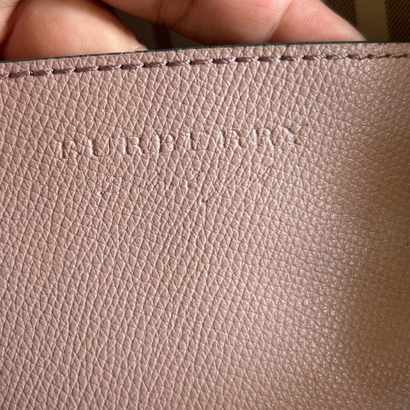 Vintage Burberry tote bag. Used . Size medium - Picture 7 of 13